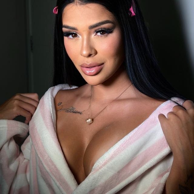 Nina Santos